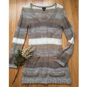 KNIT SWEATER